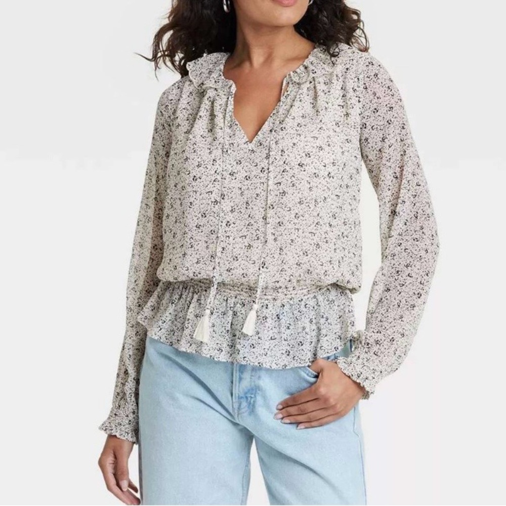 NWT Universal Thread long sleeved blouse with black design size L